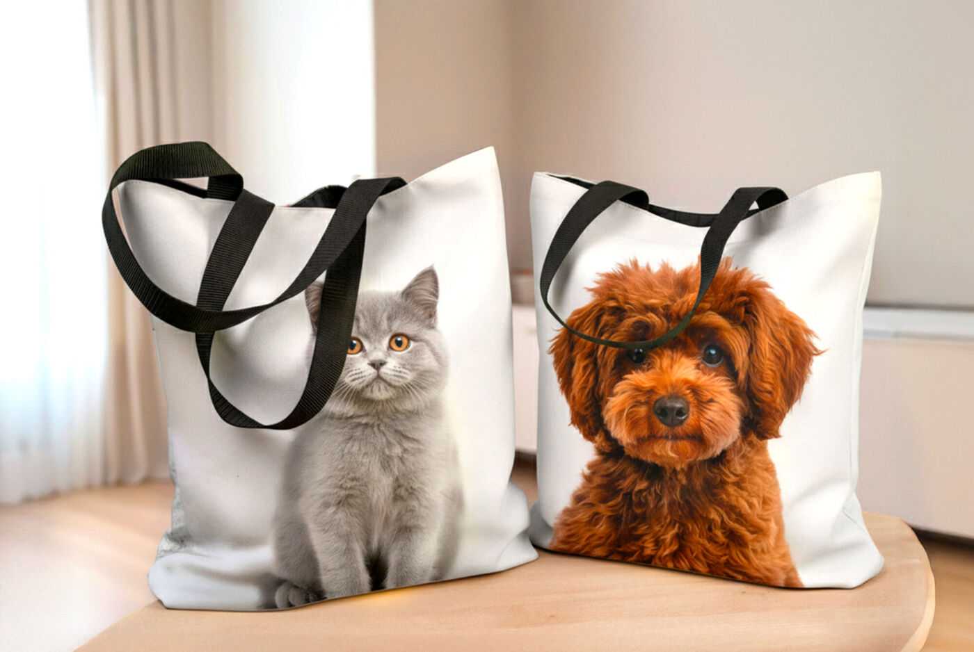 Dos bolsos de tela personalizados con un gato y un perro.